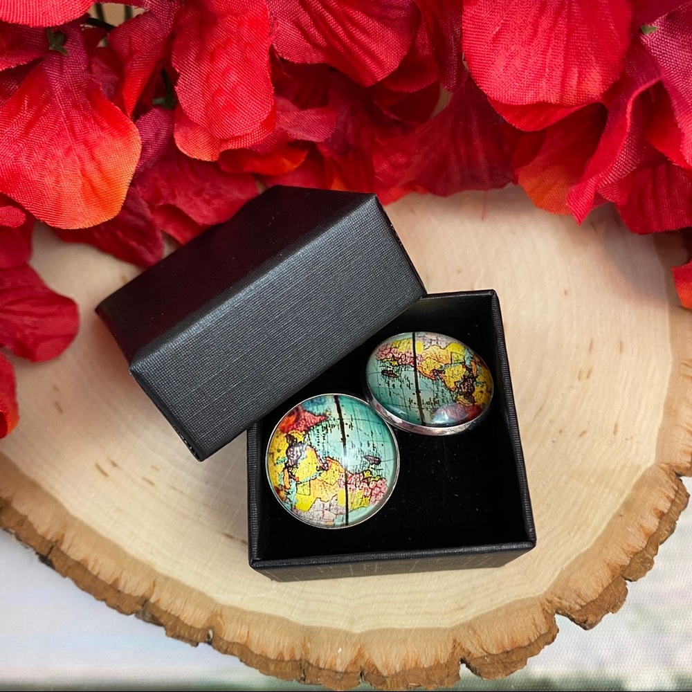 Colorful World Map with Silver Cufflinks - Picture 6 of 8